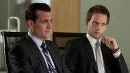 Harvey & Mike from Season 1 Episode 6 | Image via Netflix
